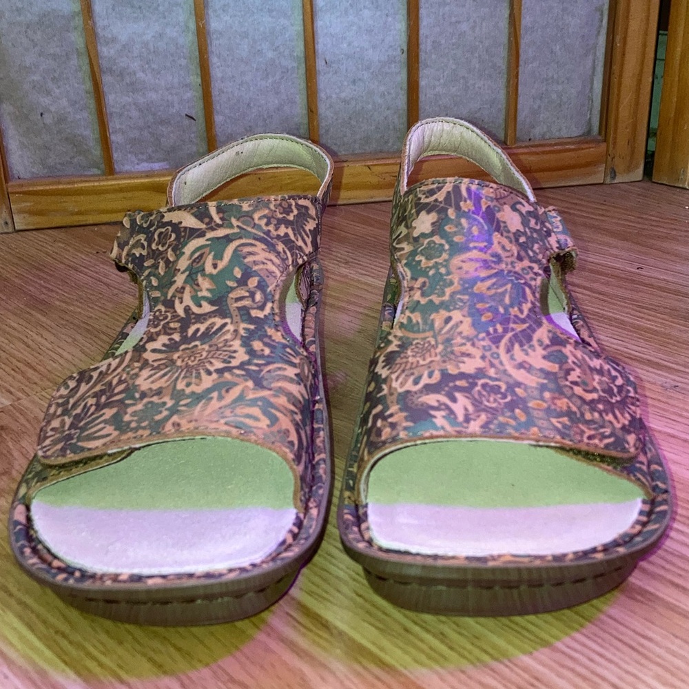 NWOT Algeria Viki Leather Floral Sandal Country Road Tan Green sz 38 / 8 - Picture 4 of 11